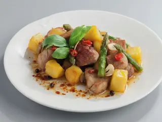 Solimillo con mango y pimientos