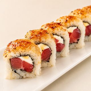 7. California de atún, fresa, queso crema, caramerizado