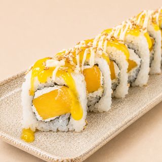 16. Uramaki De Mango Y Queso Philadelphia