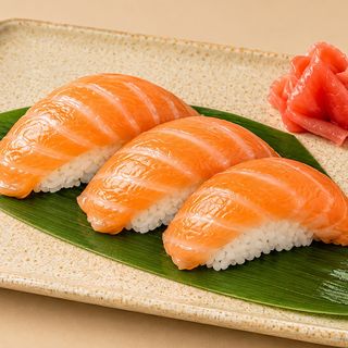 35. Nigiri De Salmón