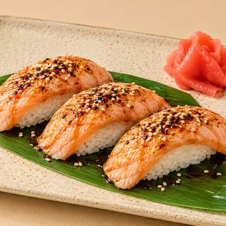36. Nigiri de Salmón Flameado