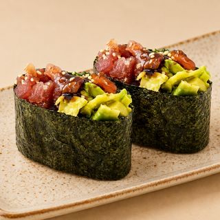 43. Gunkan De Atún Y Aguacate