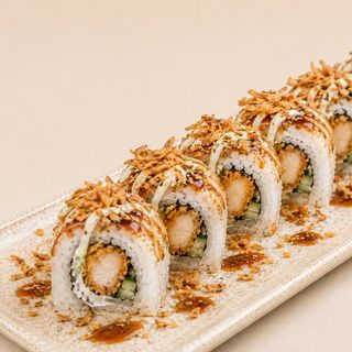22B. Uramaki de Pollo rebozado, pepino y cebolla frita
