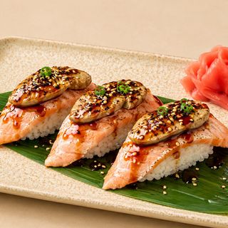 36A. Nigiri de salmón y foie flameado