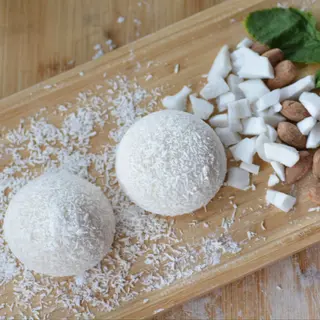 Mochi helado de almendara tostada y coco (1 und)