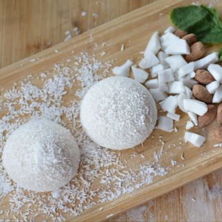 Mochi helado de almendara tostada y coco (1 und)