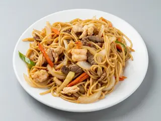 30. Spaguettis Fritos Con Tres Delicias