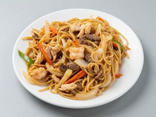 30. Spaguettis Fritos Con Tres Delicias