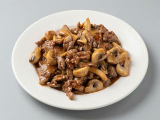 61. Ternera Con Champiñones