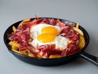Huevos Rotos con Jamón