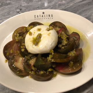 Ensalada de Tomate Ibérico Con Burrata De Búfala Trufada
