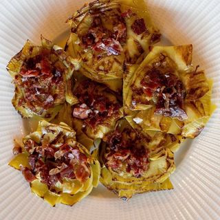 Flores de alcachofas con sal maldón