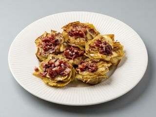 Flores de alcachofas con jamón ibérico
