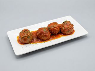 Albóndigas Con Tomate (Ración)
