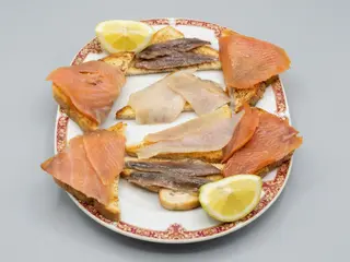Surtido De Canapes Ahumados (Ración)