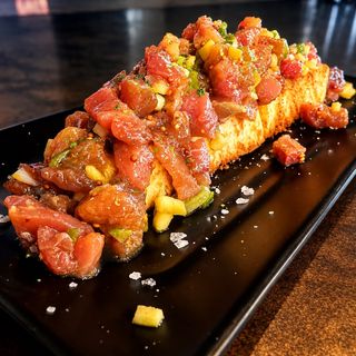Tartar De Atún & Brioche