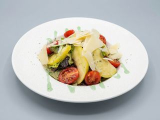 Ensalada Manzana & Parmesano