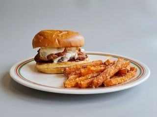 Dirty Cheese First de Pollo 