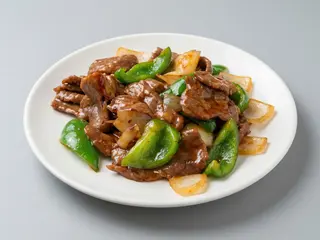 77. Ternera Con Pimiento Verde