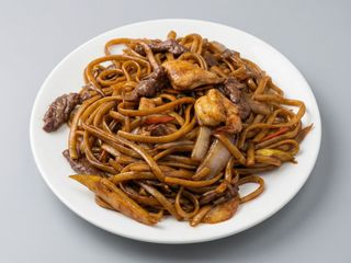 Tallarines Fritos Con Tres Delicias