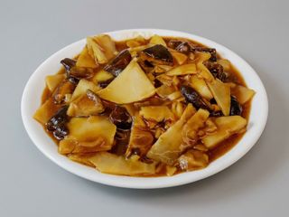 Bambú Y Setas En Salsa China