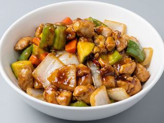 Pollo Con Salsa Y Guindillas