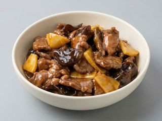 Ternera Con Bambú Y Setas Chinas
