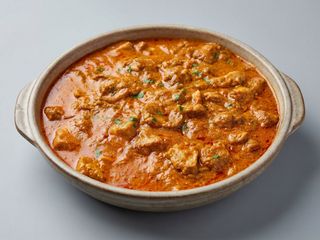 Cordero curry sin hueso