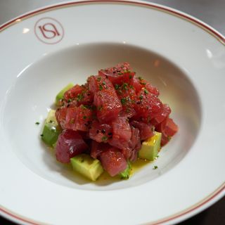 Spicy Tuna Tartar con Aguacate