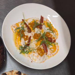 Lunnete de salmón ahumado y ricotta