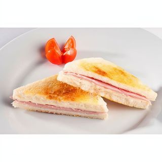 Sándwich Mixto De Lamón Y Queso