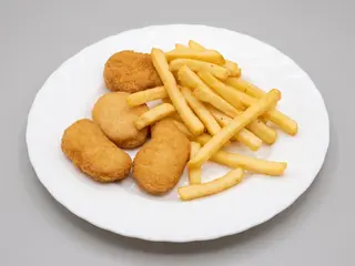 Nuggets con papas
