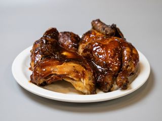 Pollo Criollo Premium Con Salsa Barbacoa