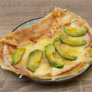 crep especial aguacate, york y queso gratinado.