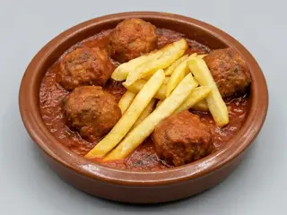 Tapa De Albóndigas Con Salsa