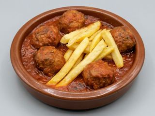Tapa De Albóndigas Con Salsa