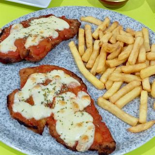 Milanesa De Pollo A La Napolitana