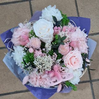 ramo preservado con rosas rosas