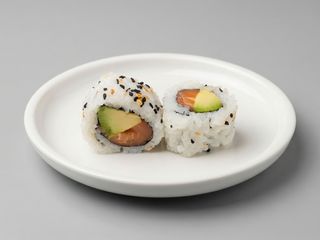 M-23 California de salmon y aguacate 