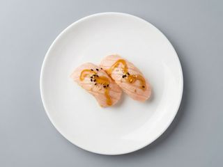 47 Nigiri de salmon tataki 