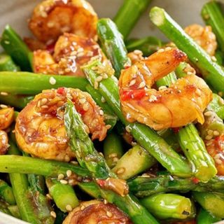 Langostinos Con Espárragos Frescos