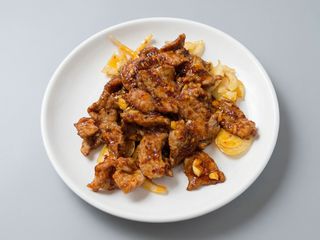 Ternera Con Salsa De Ajos Picante A La Plancha