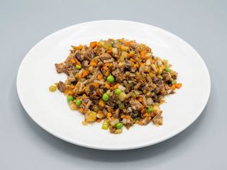 Lechuga Rellena Con Fideos Crujientes Y Mariscos