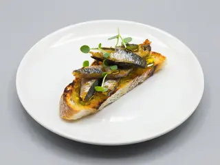 Tosta De Anchoas Y Boquerones