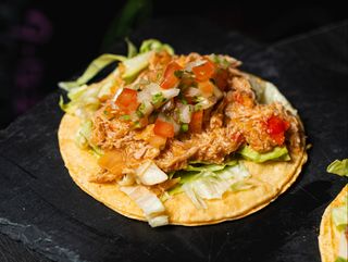TACO DE CARNE MECHADA