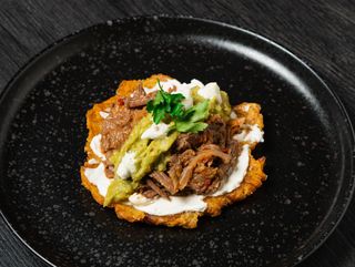 PATACON DE CARNE MECHADA