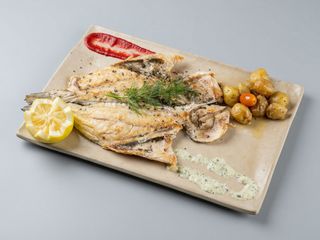 DORADA A LA ESPALDA 