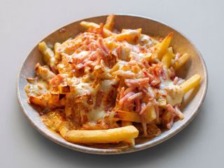 Patatas Fritas Con Queso y Bacon