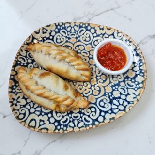 Empanada Al Horno De Carne Cortada A Cuchillo