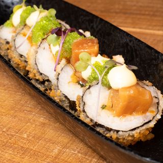 Sushi frito Salmón